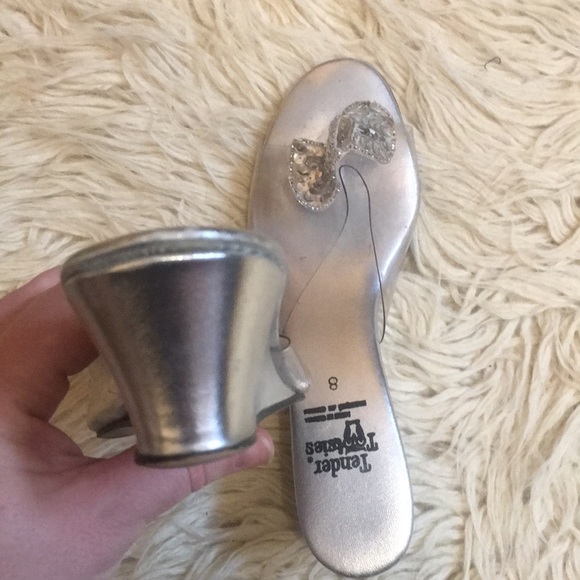 Vintage silver slides with sequin bow on the front. Size 8 - Picture 4 of 5